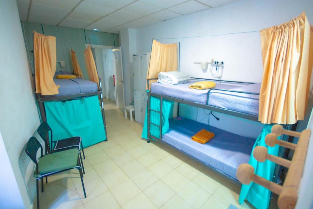 Posto Letto in Dormitorio Misto con 4 Letti